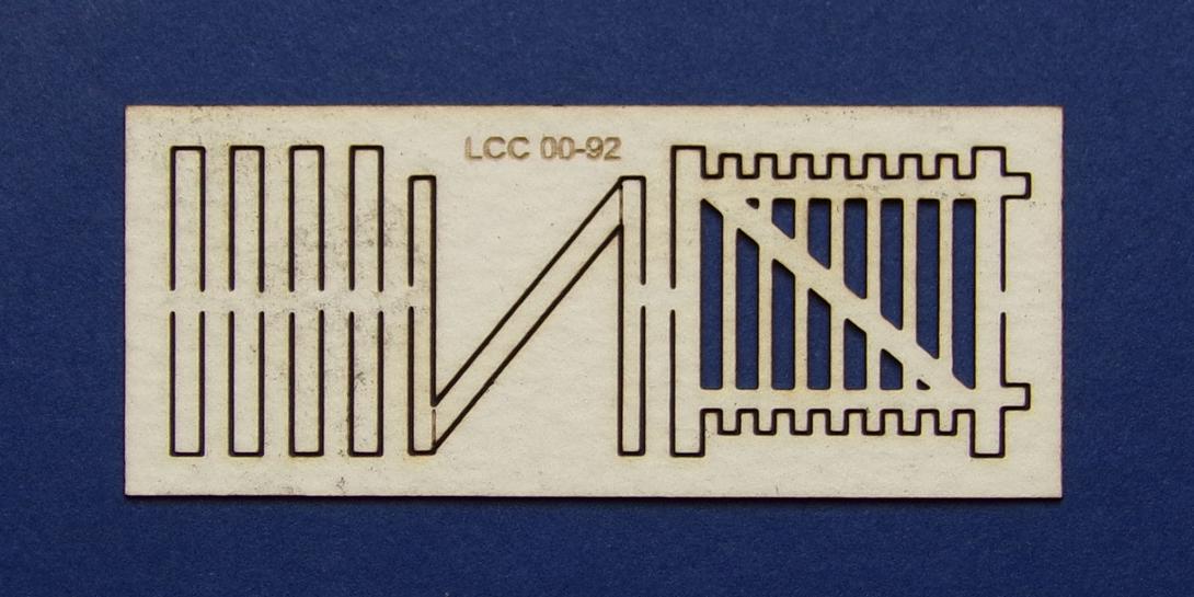 LCC 00-92 OO gauge fence type 1 - gate Type 1 fence gate. Compatible with other type 1 fence units.

